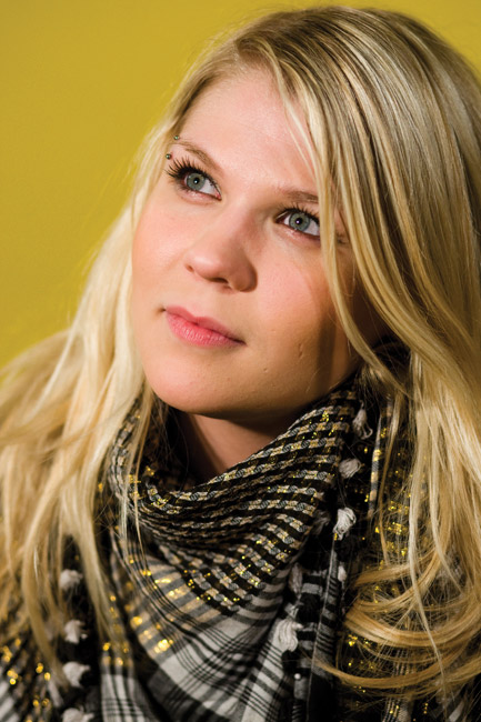 Haaveellinen Katri
Studio, Kotka 2008.
Avainsanat: Katri Ylander Amarillo Kotka Idols kaunis suloinen seksikäs huivi studioposeeraus keltainen