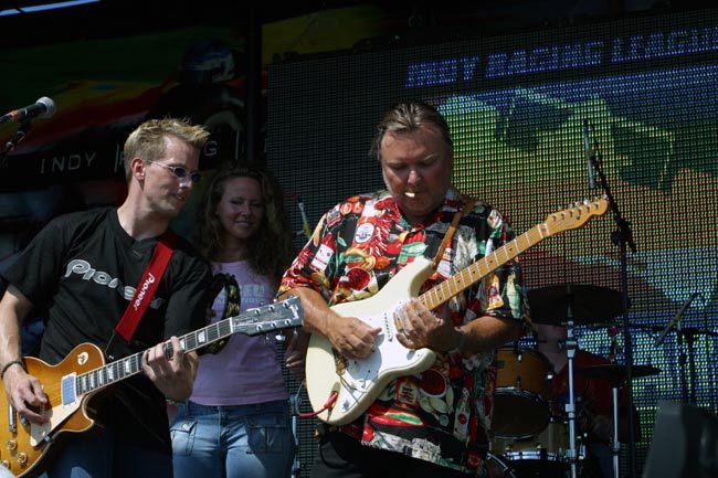 Kenny ja Ed King
Ed King Bräckin bändin vieralevana tähtenä, Nashville 2003.
Avainsanat: Ed King Lynyrd Skynyrd Sweet home Alabama Kenny Bräck kitaristit kitarat soolo