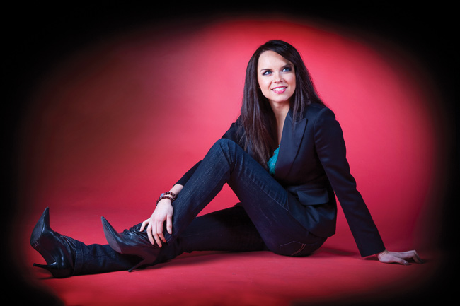 Kirsi Ranto 2008
Studioposeeraus
Avainsanat: Kirsi Ranto tangokuningatar studio poseerata kaunis seksikäs punainen iloinen hymyillä