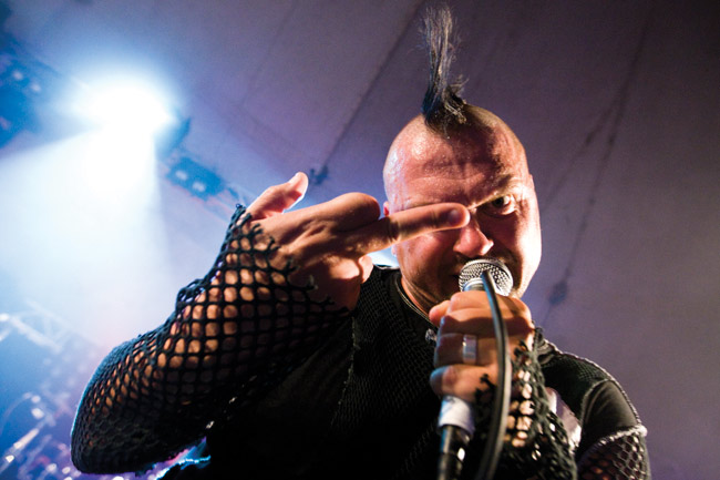 Mikäs se siinä?
Vesku Jokinen viestittää
Avainsanat: Klamydia punk Kouvola Summer of rock Vesa Vesku Jokinen sormi finger fuck you irokeesi Mikäs se siinä?
Vesku Jokinen viestittää
Avainsanat: Klamydia punk Kouvola Summer of rock Vesa Vesku Jokinen sormi finger fuck you irokeesi