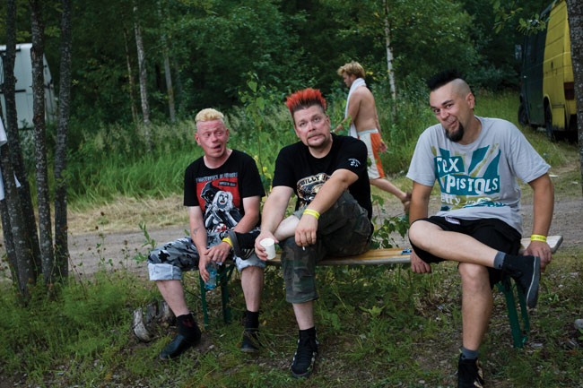 Aika kypsää kauraa
Keskittyminen on huipussaan hetkeä ennen keikkaa...
Avainsanat: Klamydia Pioneerifestivaali Koria Kouvola Sami Kohtamäki Jari Helin Riku Purtola Aika kypsää kauraa
Keskittyminen on huipussaan hetkeä ennen keikkaa...
Avainsanat: Klamydia Pioneerifestivaali Koria Kouvola Sami Kohtamäki Jari Helin Riku Purtola