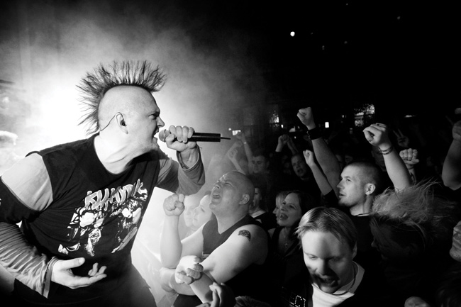 Klamydia villitsee
Avainsanat: Klamydia punk rock vaasalainen Vesa Vesku Jokinen Amarillo Kotka Nina Autio mohikaani yleisö kädet villitä innostaa kova meno
