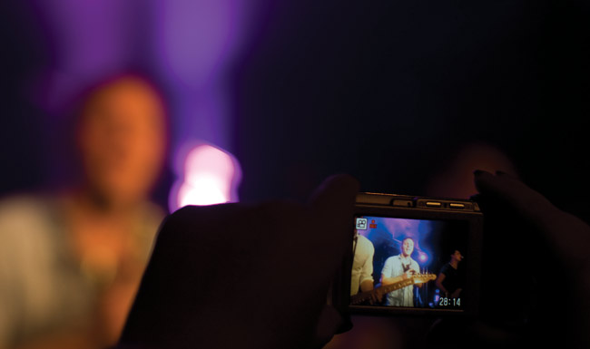 Esitys menee narulle
Löytyykö jo YouTubesta?
Avainsanat: Koop Arponen Kouvola Sokos Vaakuna Marilyn Idols kamera video kuvata tallentaa