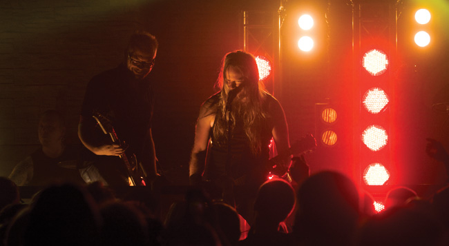 Siinä ne rynkyttää
Avainsanat: Kotiteollisuus Jouni Hynynen Jari Sinkkonen Jannne Hongisto Amarillo Kotka