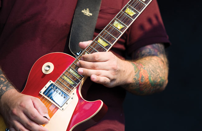 Venyy
Avainsanat: Kreyskull Dark River festival Kotka Honkala kitarasoolo sähkökitara tatuoitu