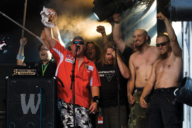 Flatus Vaginalis -kuoro
"Jynaaitid, jynaatid..."
Avainsanat: Kreyskull Dark River festival Kotka Honkala kuoro