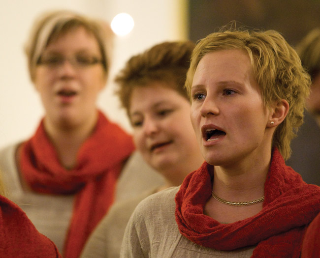 Pidä kädestä kiinni
Avainsanat: Kymi Contento gospelkuoro Kotka huivi kaunis nainen Pamela Halminen Pidä kädestä kiinni Pidä kädestä kiinni
Avainsanat: Kymi Contento gospelkuoro Kotka huivi kaunis nainen Pamela Halminen Pidä kädestä kiinni