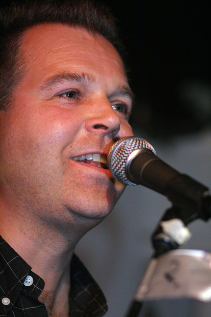 Juha Lanu, 2005.
Avainsanat: Juha Lanu studiomuusikko Bumtsibum mikrofoni kitaristi Mökö-koira Juha Lanu, 2005.
Avainsanat: Juha Lanu studiomuusikko Bumtsibum mikrofoni kitaristi Mökö-koira