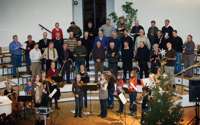 Kotkan Laulumiehet ja Kotkan Nuoret Jouset
Joulukonserttiharjoitus, Helluntaikirkko, Kotka 2007.
Avainsanat: Kotkan Nuoret Jouset laulumiehet joulukonserttiharjoitus