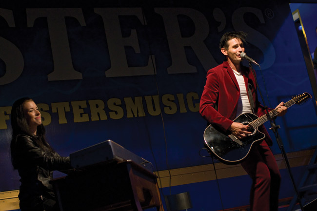 Lauri Tähkä ja "Kaisa" jostakin
"Kaisa" ei itsekään muistanut "taitelijanimeään"
Avainsanat: Lauri Tähkä Segeli Kotka sakko kaisa Satu-Maaria Mäkiniemi 