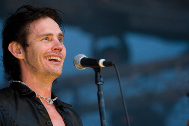 Lauri Tähkä 2008
Avainsanat: Lauri Tähkä & Elonkerjuu Koria-Roll Folkrock Elimäki iloinen