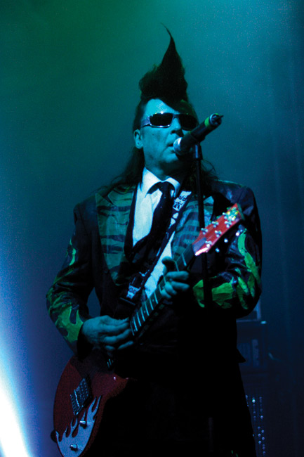 Sakke Järvenpää
Avainsanat: Leningrad Cowboys Sakke Järvenpää perustajajäsen laulaja kitaristi Sleepy Sleepers kitaristi kuka mitä häh