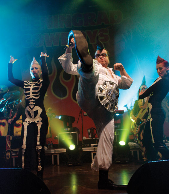 Potku
Elvis kenkäisee!
Avainsanat: Leningrad Cowboys Tuomas Uusitalo Anna Sainila Maria tytöt potku potkaista tanssijat Elvis pölykapseli ihana silittää karvaton kireä kiinteä seksikäs Potku
Elvis kenkäisee!
Avainsanat: Leningrad Cowboys Tuomas Uusitalo Anna Sainila Maria tytöt potku potkaista tanssijat Elvis pölykapseli ihana silittää karvaton kireä kiinteä seksikäs