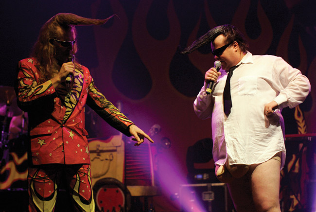 Debatti
Avainsanat: Leningrad Cowboys debatti Richard Johnson osoittaa näyttää kritisoida Tuomas Uusitalo kravatti pallit penis from heaven isot munat