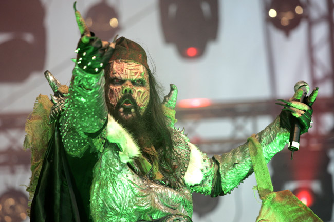 C'mon!
Lordi villitsee!
Avainsanat: Lordi villitsee Kauppatori voittaja Tomi Putaansuu näyttää kädet C'mon!
Lordi villitsee!
Avainsanat: Lordi villitsee Kauppatori voittaja Tomi Putaansuu näyttää kädet