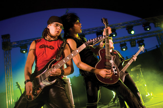 Olkapäät vastakkain
Sammy & Vivian
Avainsanat: Lovex Hamina Bastion rock Theon Vivian Sin'amor savu Sammy Jason olkapäät vastakkain Olkapäät vastakkain
Sammy & Vivian
Avainsanat: Lovex Hamina Bastion rock Theon Vivian Sin'amor savu Sammy Jason olkapäät vastakkain