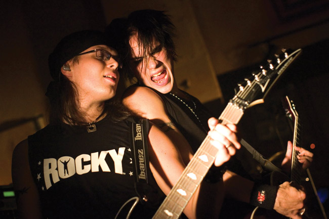 Vivian ja Sammy vauhdissa
Avainsanat: Lovex Amarillo Kotka Sammy Black Vivian Sin'amor Rocky kato näin kitaristo soolo solo Vivian ja Sammy vauhdissa
Avainsanat: Lovex Amarillo Kotka Sammy Black Vivian Sin'amor Rocky kato näin kitaristo soolo solo