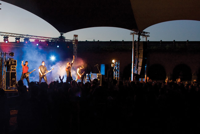 Bastion Rock
Hamina Bastion 2007
Avainsanat: Lovex Hamina Bastion rock Theon Vivian Sin'amor savu katos vallit muurit Sammy Jason 