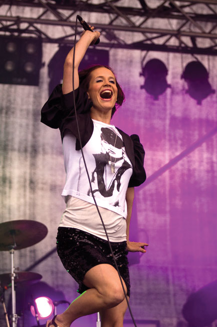 Maija pistää tanssiksi
Avainsanat: Maija Vilkkumaa Kotka rockfestival kaunis suloinen iloinen