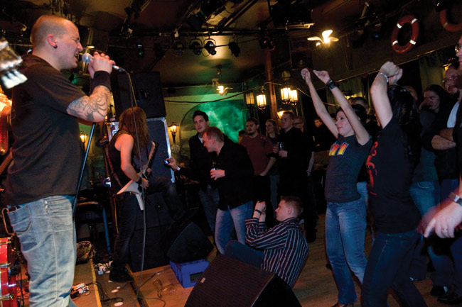 Kairossa
Manitou, Kesto-Klubi, Kotka 2008.
Avainsanat: Manitou Kesto-klubi Kairo Markku Pihlaja yleisö tytöt kuvata tanssia