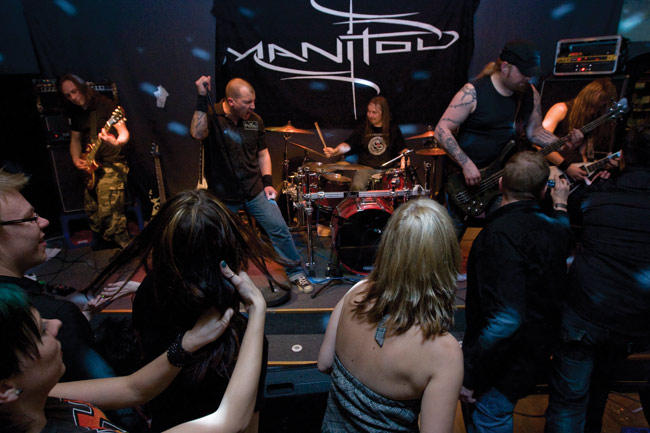 Menopäällä
Manitou, Kesto-klubi, Kairo 2008.
Avainsanat: Manitou Kesto-klubi Kairo Markku Pihlaja Ismo Laukkanen Antti Lauren Matti Suhonen Markus Vanhala yleisö tytöt kuvata Menopäällä
Manitou, Kesto-klubi, Kairo 2008.
Avainsanat: Manitou Kesto-klubi Kairo Markku Pihlaja Ismo Laukkanen Antti Lauren Matti Suhonen Markus Vanhala yleisö tytöt kuvata