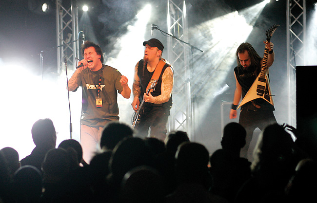 Manitou
Pihlaja, Laukkanen ja Vanhala pitävät rytinää yllä.
Avainsanat: Manitou Markku Pihlaja Markus Vanhala Ismo Laukkanen eläytyä rock valot rytinä dark winter fest sammon talo karhula kotka