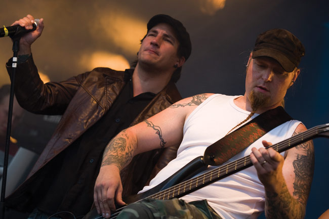 Ismo ja Markku
Dark River
Avainsanat: Manitou Dark River festivaali Kotkan Kymi Honkala Markku Pihlaja Ismo Laukkanen