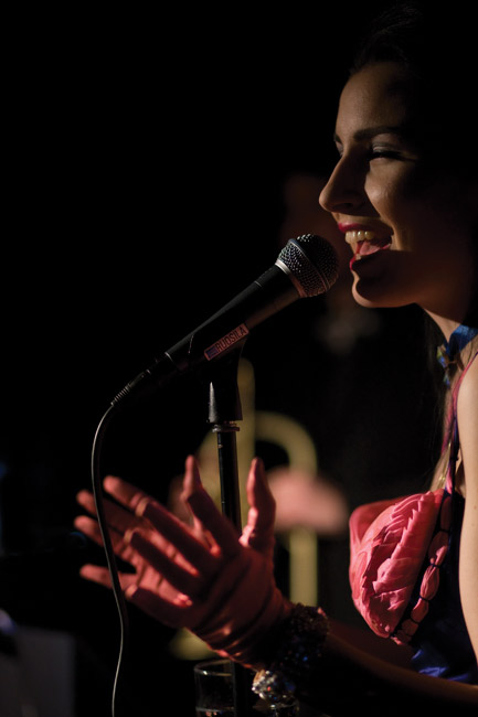 Maria ja käsineet
Kouvola 09
Avainsanat: Maria Lund Alexandra Aspasia Rantaniva Lund jats jazz cover kaunis seksikäs tumma Aristocrats Kouvola Vaakuna Marilyn Sokos