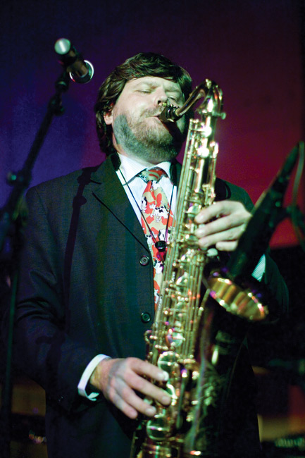 Martti puhkuu saksofonia
Amarillo, Kotka 2008.
Avainsanat: Martti Servo ja Napander rauhantekijä Amarillo Kotka saksofoni