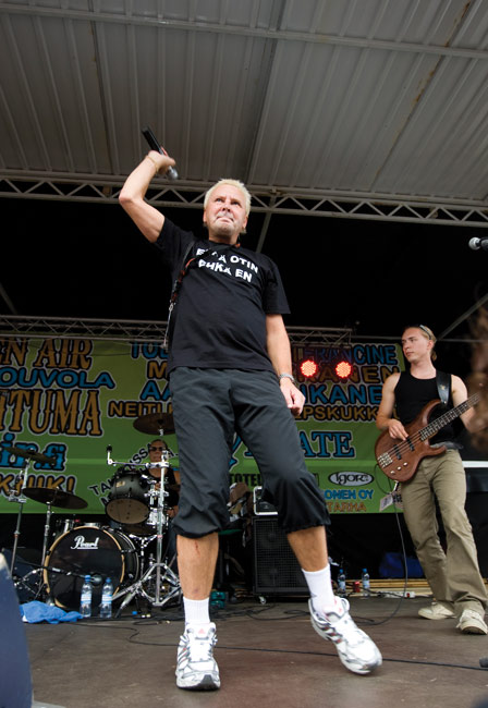 Nyrkkiä ylös!
Matti Nykänen
Avainsanat: Matti Nykänen Löytty open air Kouvola Elimäki mäkimies häkkilintu Nyrkkiä ylös!
Matti Nykänen
Avainsanat: Matti Nykänen Löytty open air Kouvola Elimäki mäkimies häkkilintu