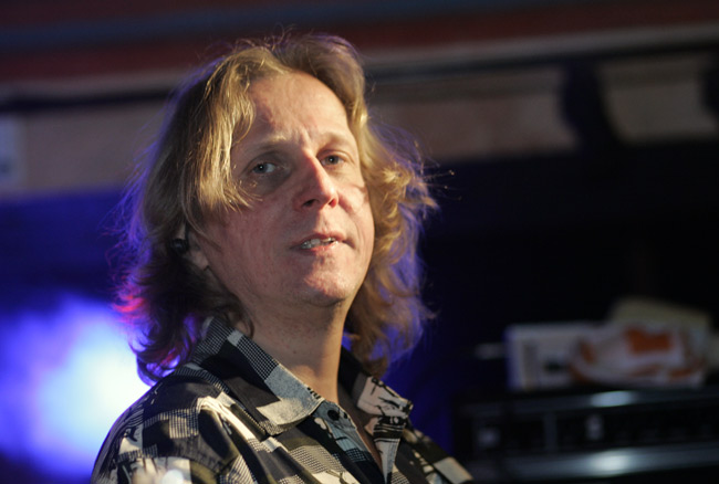 Rami
Kitarassa Rami Hillilä
Avainsanat: Menneisyyden Vangit Menkkarit Rami Hillilä