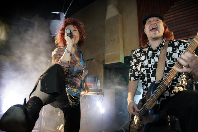 Jalka nousee
Virve ja Hanski vauhti päällä, Amarillo, Kotka 2006.
Avainsanat: Menneisyyden Vangit Virve Rosti Hanski Rantala jalka nousee meno päällä