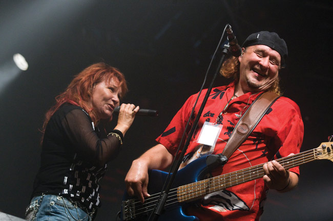 No mikä niitä nyt taas naurattaa?
Meiksei kaikilla voi olla noin hauskaa?
Avainsanat: Menneisyyden Vangit menkkarit Meripäivät Kotkan Virve Rosti Hanski Rantala naurattaa hauskaa