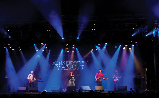 Sinisissä valoissa
Menneisyyden Vangit, Meripäivät, Kotka 2008.
Avainsanat: Menneisyyden Vangit menkkarit Meripäivät Kotkan Virve Rosti Freeman Rami Hillilä Hanski Rantala Jussi Aaltonen Kuja Salmi