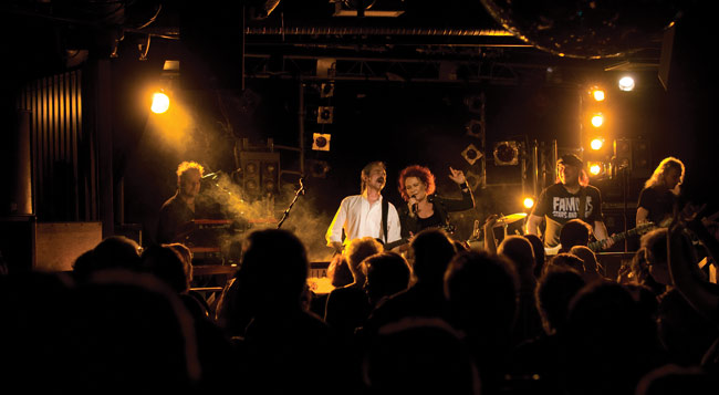 Menkkarit 2010
Marilyn, Vaakuna, Kouvola
Avainsanat: Menneisyyden Vangit Kouvola Vaakuna Sokos Marilyn Virve Vicky Rosti Freeman Hanski Rantala Raki Hillilä Kuja Salmi Jussi Aaltonen