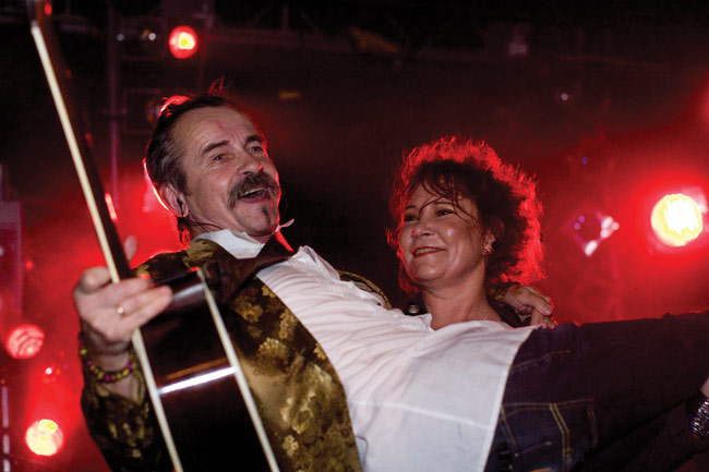 Vicky on voimissaan - ja kantaa Freemanin
(Onko Freeman juonyt niin paljon, että ei enää pysy tolpillaan?)
Avainsanat: Menneisyyden Vangit Kouvola Vaakuna Sokos Marilyn Virve Vicky Rosti Freeman