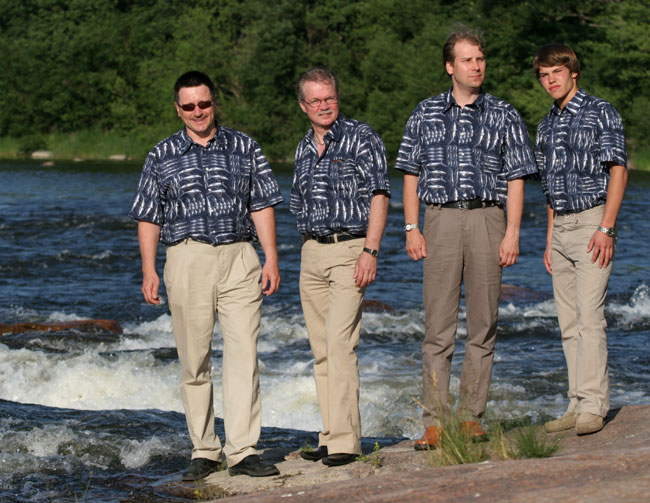 Kvartetti
Merituuli, Kotka 2005.
Avainsanat: tanssiorkesteri Merituuli valssi samba rock masurkka humppa tango kauluspaita prässihousut