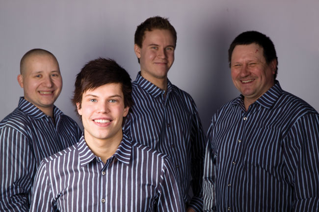 Raitapaidat
Merituuli 2010
Avainsanat: Merituuli Jarno Ollikainen tanssimusiikki raitapaita studio