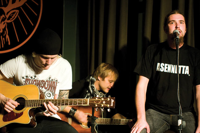 Meurman, Seppälä, Yrjölä
Karoliina, Kotka 2010
Avainsanat: Kristian Meurman Lauri Yrjölä Teemu Seppälä Karoliina Kotka