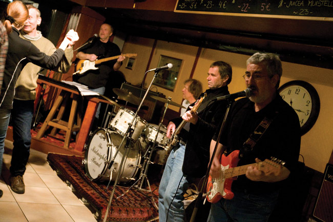 Midnight band
Mesikämmen, Kotka 2009.
Avainsanat: Mignight band cover rautalanka Mesikämmen Kotka Karhula Midnight band
Mesikämmen, Kotka 2009.
Avainsanat: Mignight band cover rautalanka Mesikämmen Kotka Karhula