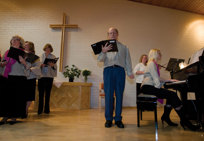 "Minä kiitän sinua suuri Jumala..."
Kymi Contento, Pyhtää 2008.
Avainsanat: Kymi Contento kuoro Pyhtää hengellinen gospel risti 