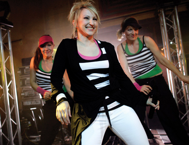 Mira, Laura ja Hanna
Mira ja tytöt vauhdissa, Amarillo, Kotka 2007.
Avainsanat: Mira tanssitytöt laura Hanna vauhdissa aerobic tanssia Lontoo Helsinki Amsterdam sistershood Mira, Laura ja Hanna
Mira ja tytöt vauhdissa, Amarillo, Kotka 2007.
Avainsanat: Mira tanssitytöt laura Hanna vauhdissa aerobic tanssia Lontoo Helsinki Amsterdam sistershood