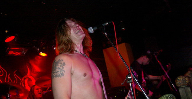 Mondo Bizarro
Mondo Bizarro, Yellowstone, Kotka, 2005.
Avainsanat: Mondo Bizarro heavy Woffe paljas ilman paitaa Mondo Bizarro
Mondo Bizarro, Yellowstone, Kotka, 2005.
Avainsanat: Mondo Bizarro heavy Woffe paljas ilman paitaa