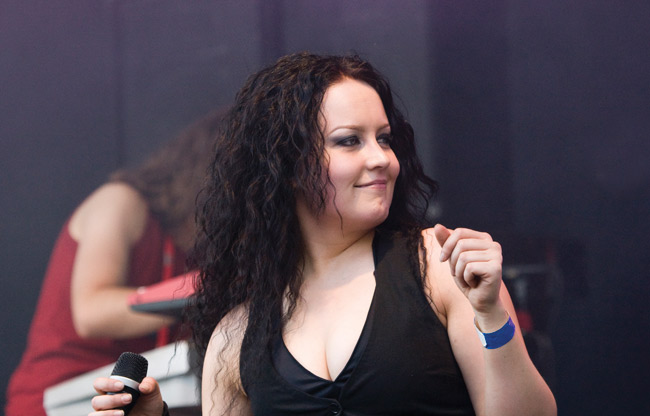 Jotain herkkää kovan goottikuoren alla?
Heidi Bergbacka
Avainsanat: MoonMadness Sauna Open Air metal festival Heidi Bergback musta gootti seksikäs solisti iloinen