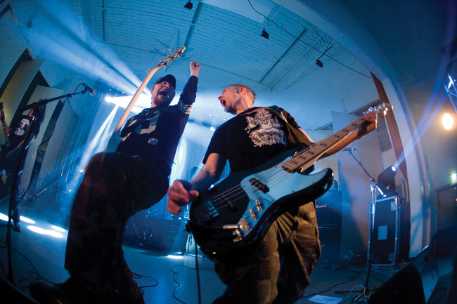Ã„ijät innostuu!
Mosesgun, Dark Winter Festival, Kotka 2010.
Avainsanat: Mosesgun Dark Winter Festival Karhula Kotka Vesa Vingberg Jarmo Landen