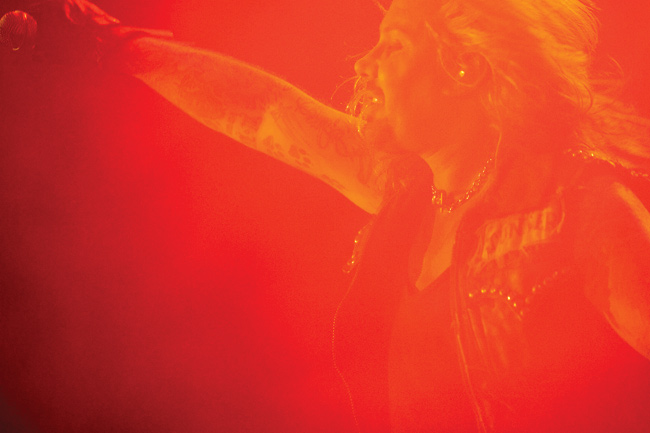 Live wire
Avainsanat: Mötley CrÃ¼e Motley Crue Vince Neil iloinen tatuointi tatuoinnit live wire solisti punainen oranssi värikäs