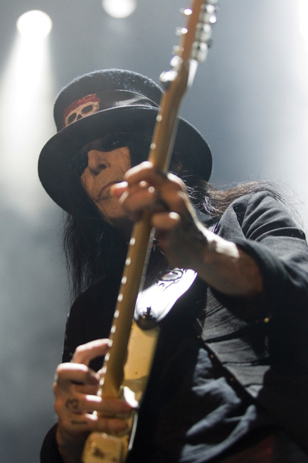 Dr. Feelgood
Mick Mars
Avainsanat: Mötley CrÃ¼e Motley Crue Mick Mars kitaristi pääkallo kuolema synkkä Fender Stratocaster katse Robert Alan Deal