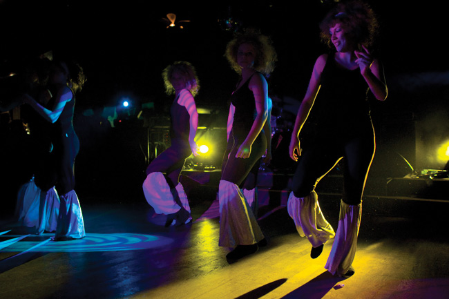 Tunnelmaa
Tanssistudio Move, Kairo, Kotka 2008.
Avainsanat: Tanssistudio Move tanssiryhmä Kairo tanssijatar puntit nainen kaunis seksikäs trikoot tunnelmallinen hämärä