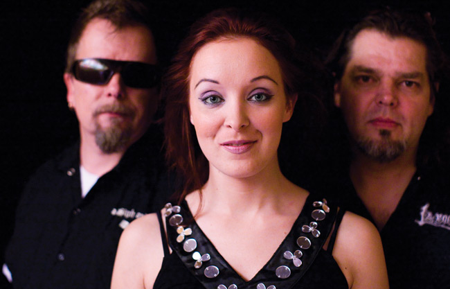 Movetron
Poseeraus 2008
Avainsanat: Movetron Päivi Lepistö Stomp Hamina suomidance Jukka Tanttari Timo Löyvä kaunis kolmikko