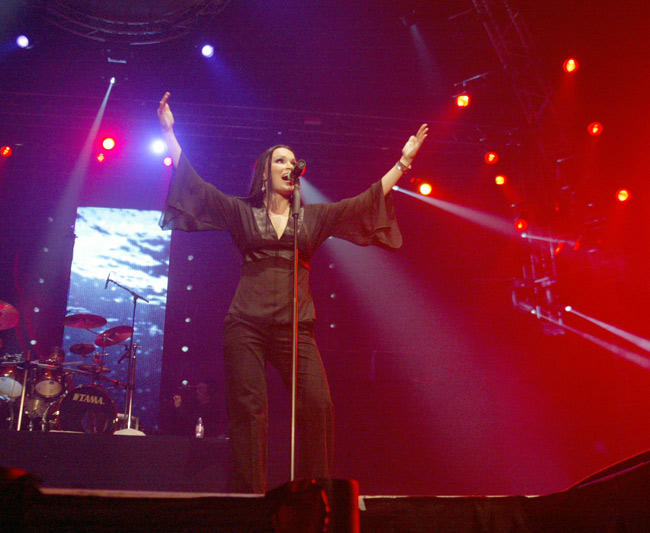 Kädet ylos
Tarja Turunen, Hartwall-Areena, Helsinki 2005.
Avainsanat: Tarja Turunen Nightwish Hartwall-Areena